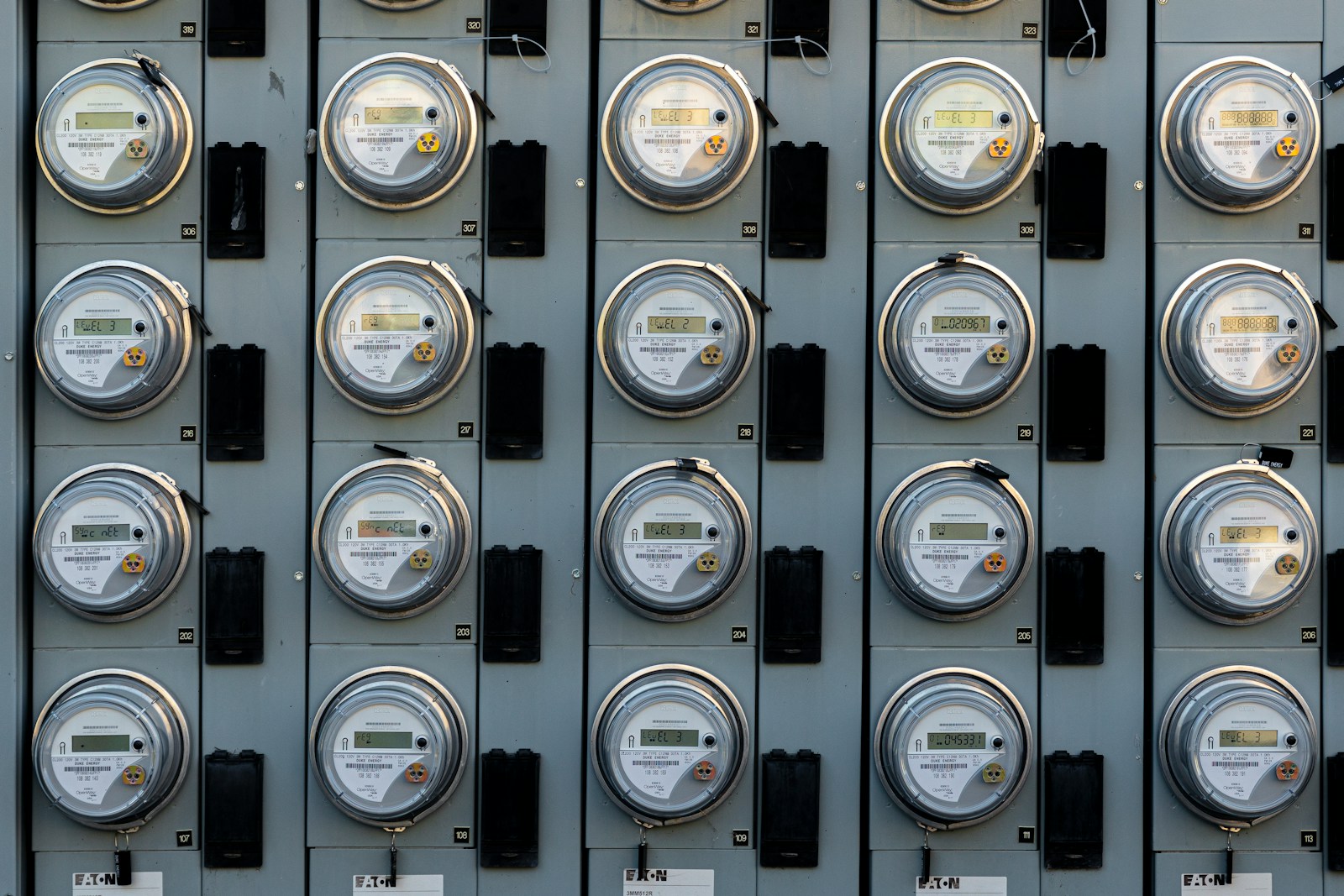 Electrical meter unit reading building electricity supply