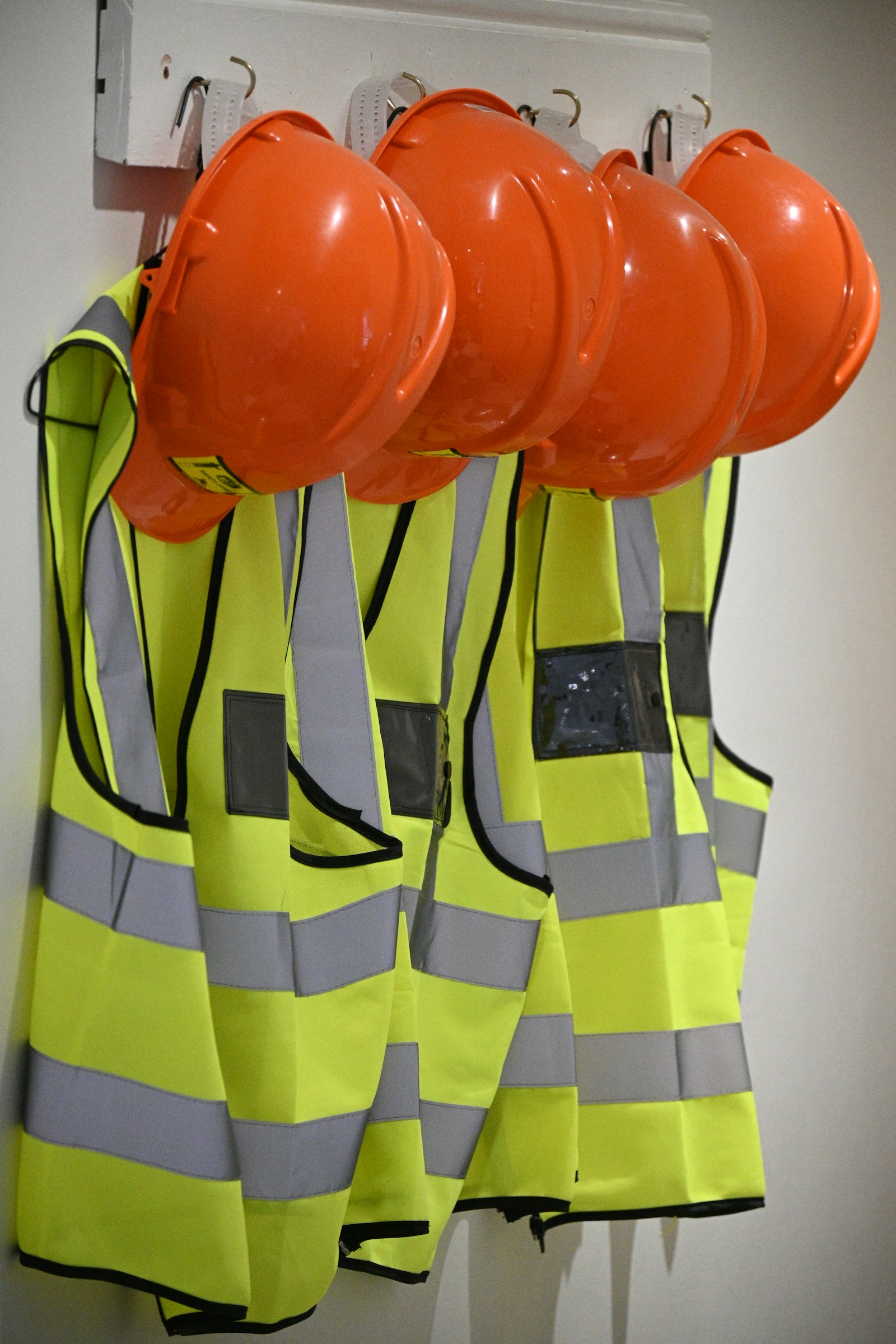 Community and OAM ESG | Land Sterling Contractor safety briefing and protective equipment